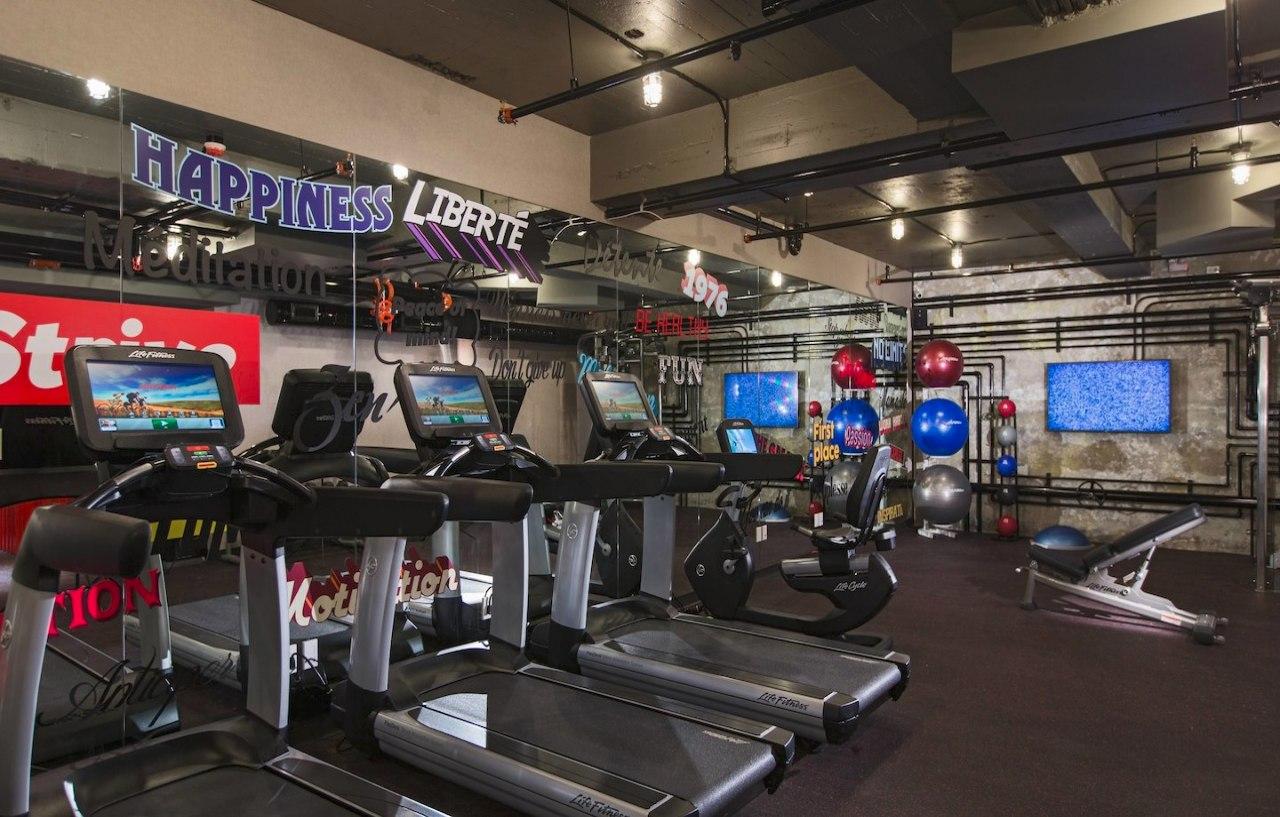 Renaissance Centre-ville Hotel 4*