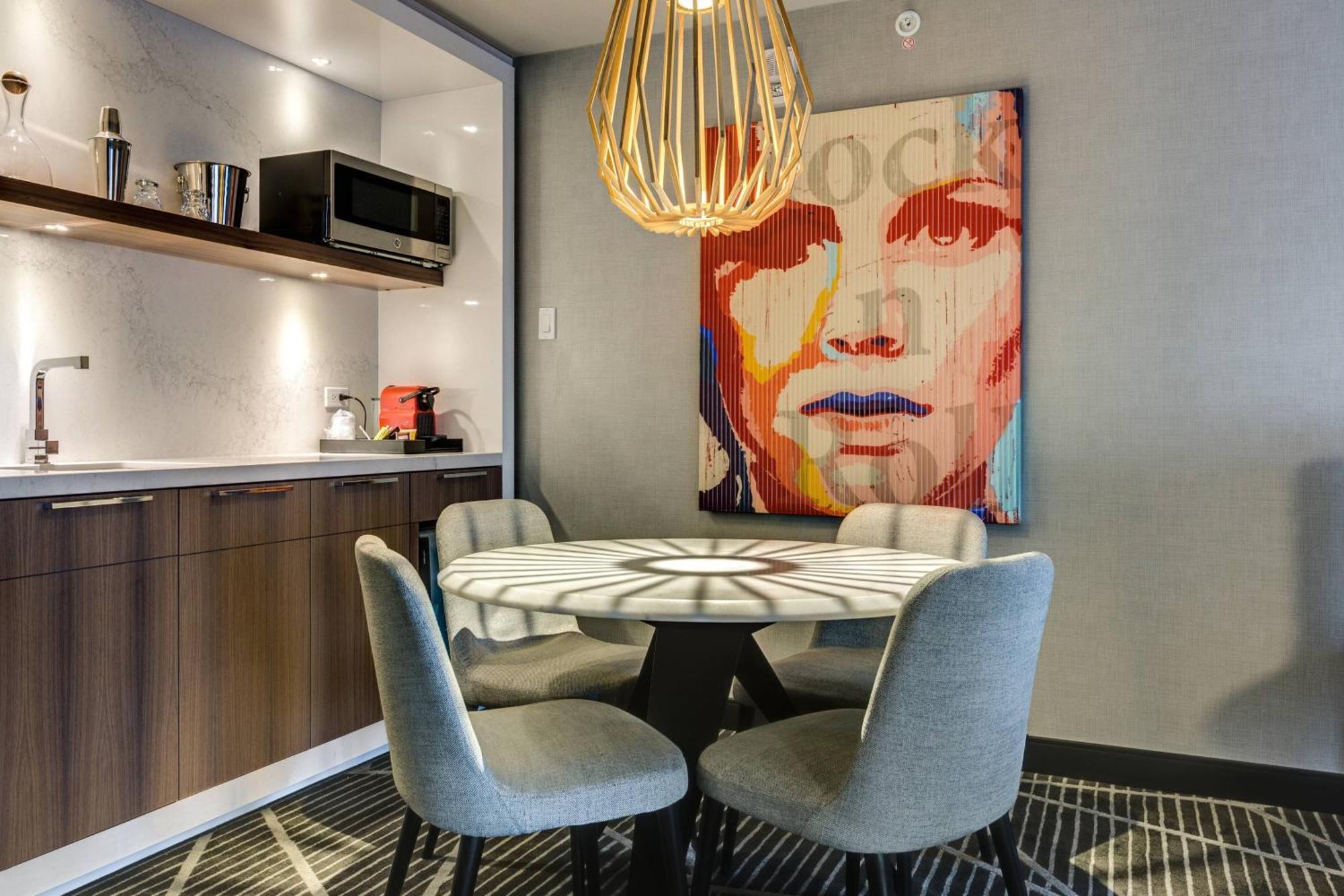 Hotel Renaissance Centre-ville 4*